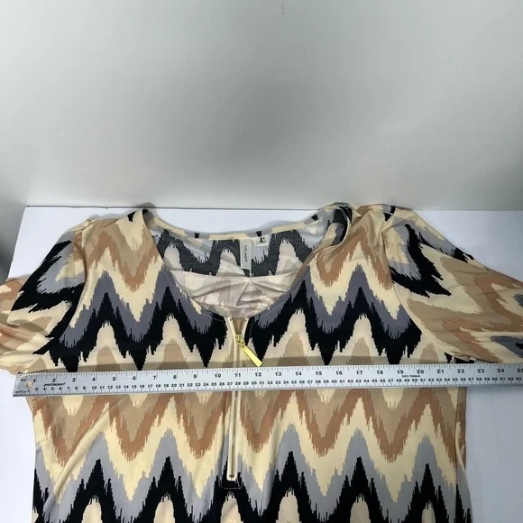 Tacera Monochrome Patterned Top - Picture 8 of 16